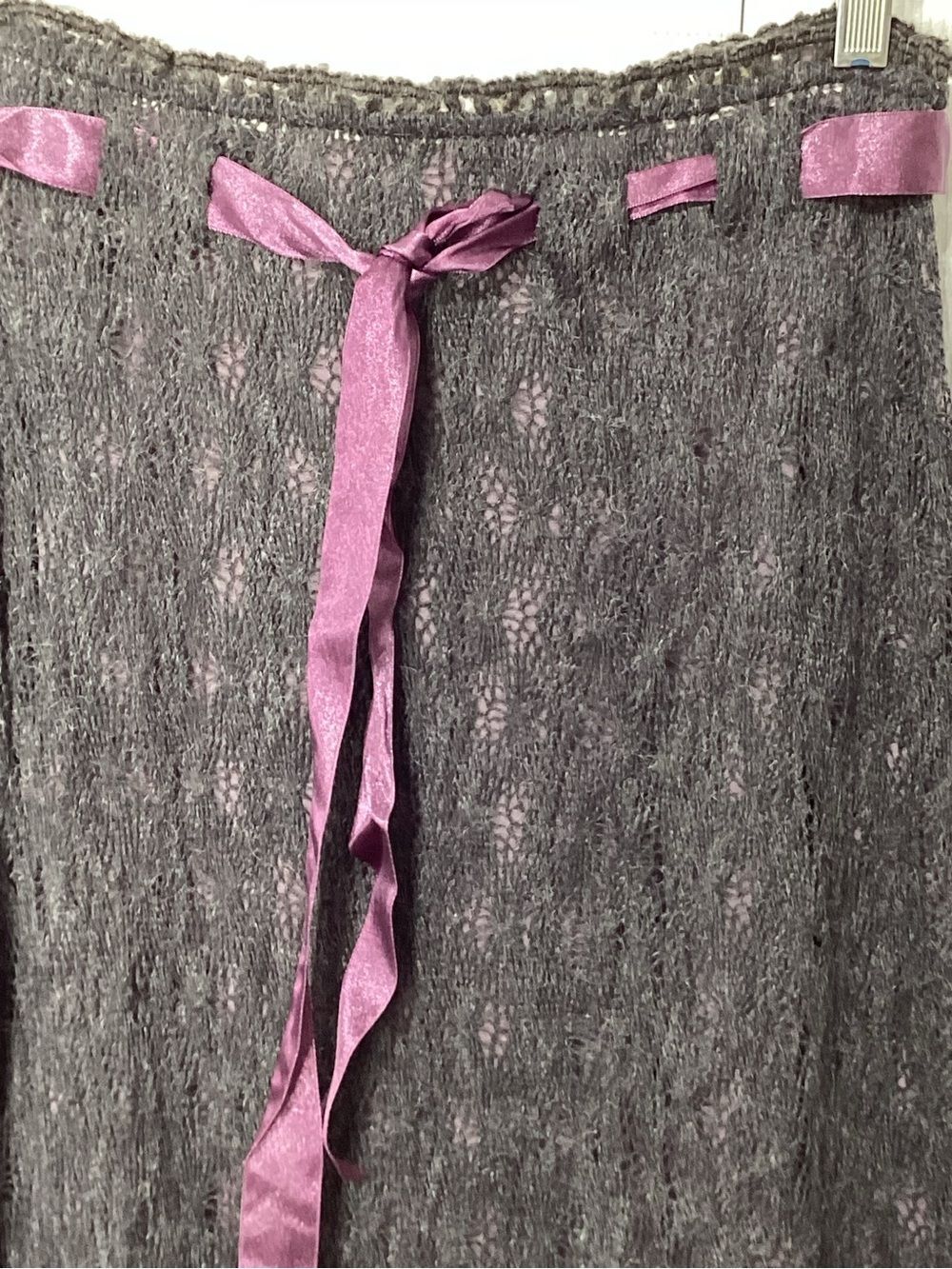 Free People Charcoal Gray Knit Skirt Lace Design Purple Ribbon Belt Detail S/P - Picture 4 of 12
